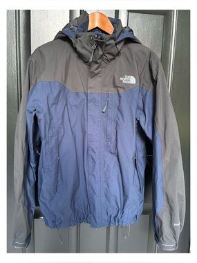 EUC The North Face Men’s Navy & Dark Grey Hyvent Jacket In Medium
